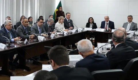 Projeto que obriga estados e municípios a fazerem concurso para professores ganha urgência na Câmara