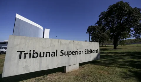 Projeto que obriga estados e municípios a fazerem concurso para professores ganha urgência na Câmara