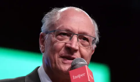 Projeto que obriga estados e municípios a fazerem concurso para professores ganha urgência na Câmara