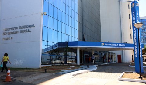 Projeto que obriga estados e municípios a fazerem concurso para professores ganha urgência na Câmara