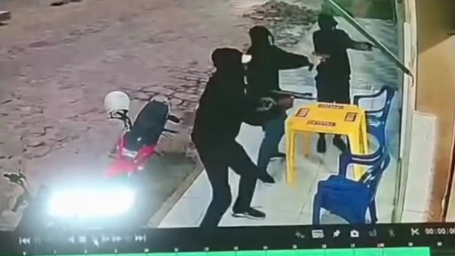 Ataque a tiros deixa dois mortos  e quatro feridos em bar de Xique-Xique na noite desta quinta (26)