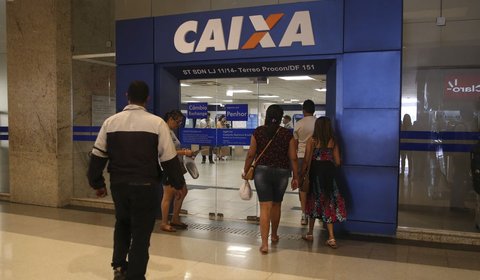 Projeto que obriga estados e municípios a fazerem concurso para professores ganha urgência na Câmara