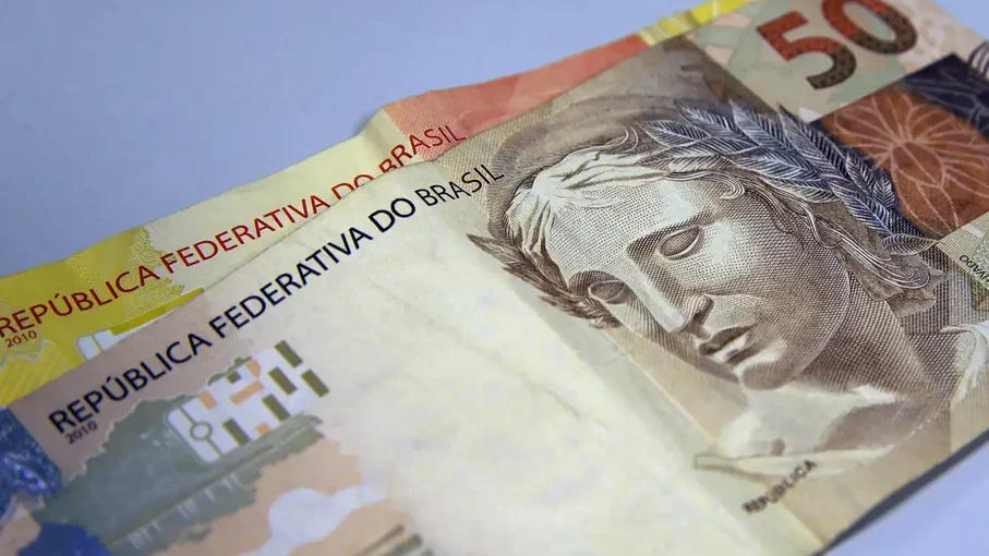 Caixa libera abono salarial para nascidos em setembro e outubro