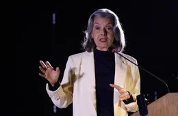 Carmén Lúcia: "ditadura é como erva daninha que precisa ser cortada"