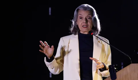 Projeto que obriga estados e municípios a fazerem concurso para professores ganha urgência na Câmara