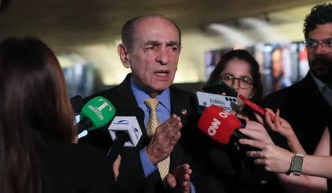 Projeto que obriga estados e municípios a fazerem concurso para professores ganha urgência na Câmara