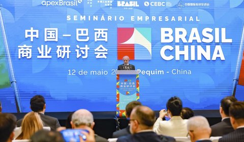 Projeto que obriga estados e municípios a fazerem concurso para professores ganha urgência na Câmara