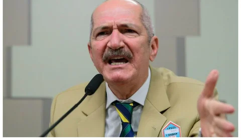 Projeto que obriga estados e municípios a fazerem concurso para professores ganha urgência na Câmara