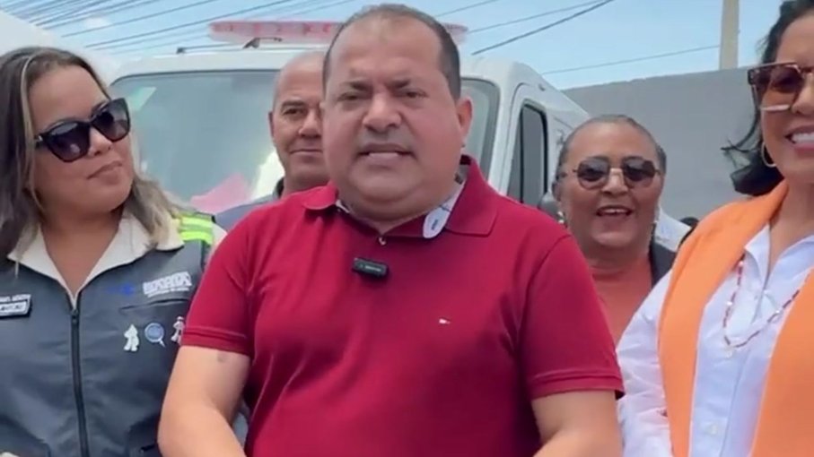 Deputado Cafu Barreto entrega ambulância para Hospital Regional e veículo 0 km para UNEB durante evento em Irecê