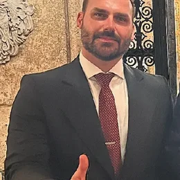 Deputado Eduardo Bolsonaro se licencia do mandato e vai morar nos Estados Unidos