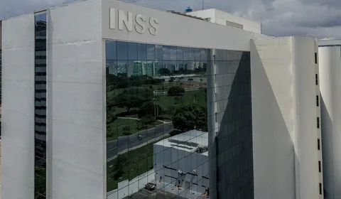 Projeto que obriga estados e municípios a fazerem concurso para professores ganha urgência na Câmara