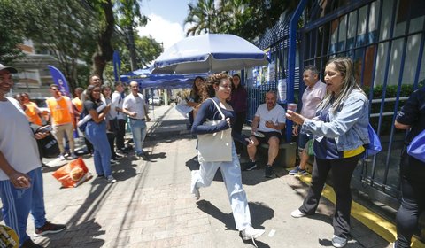 Projeto que obriga estados e municípios a fazerem concurso para professores ganha urgência na Câmara
