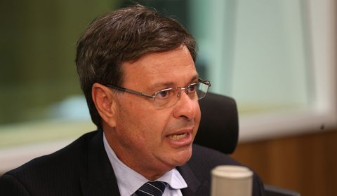 Projeto que obriga estados e municípios a fazerem concurso para professores ganha urgência na Câmara