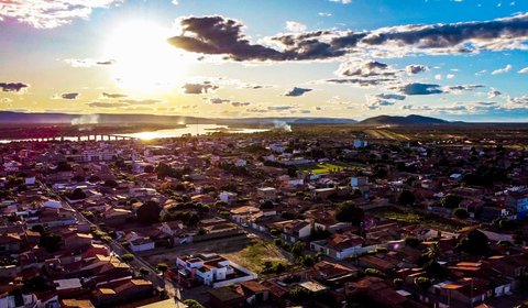 Projeto que obriga estados e municípios a fazerem concurso para professores ganha urgência na Câmara