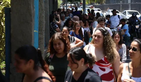 Projeto que obriga estados e municípios a fazerem concurso para professores ganha urgência na Câmara