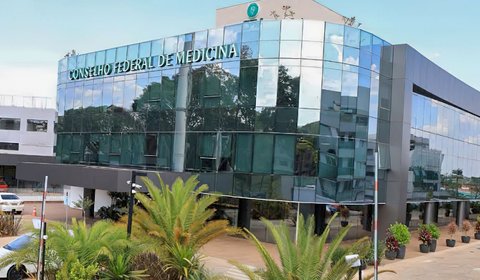 Projeto que obriga estados e municípios a fazerem concurso para professores ganha urgência na Câmara