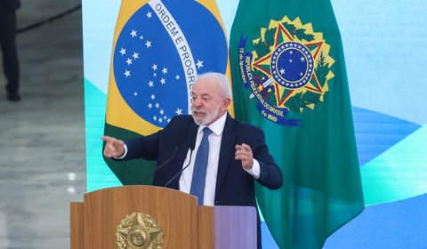 Projeto que obriga estados e municípios a fazerem concurso para professores ganha urgência na Câmara