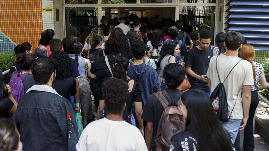 Lula sanciona ampliação de cotas para negros e indígenas em concursos