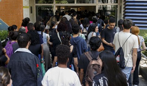 Lula sanciona ampliação de cotas para negros e indígenas em concursos