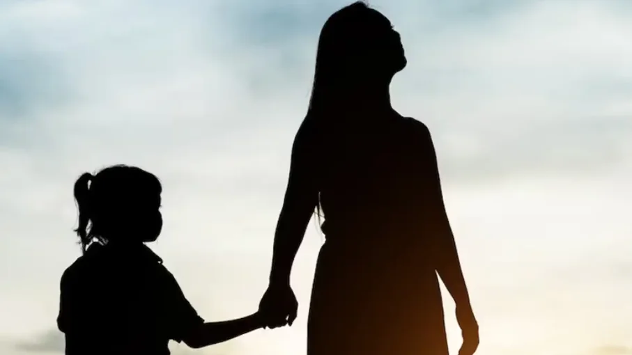 Mães solo enfrentam barreiras na garantia de direitos aos filhos