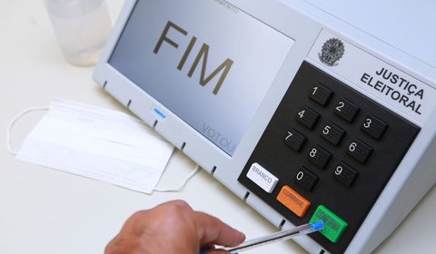 Projeto que obriga estados e municípios a fazerem concurso para professores ganha urgência na Câmara
