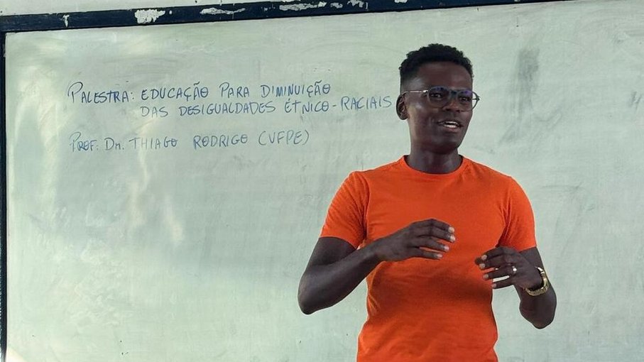 Mais Professores pode resgatar esperanças, diz doutor criado em favela