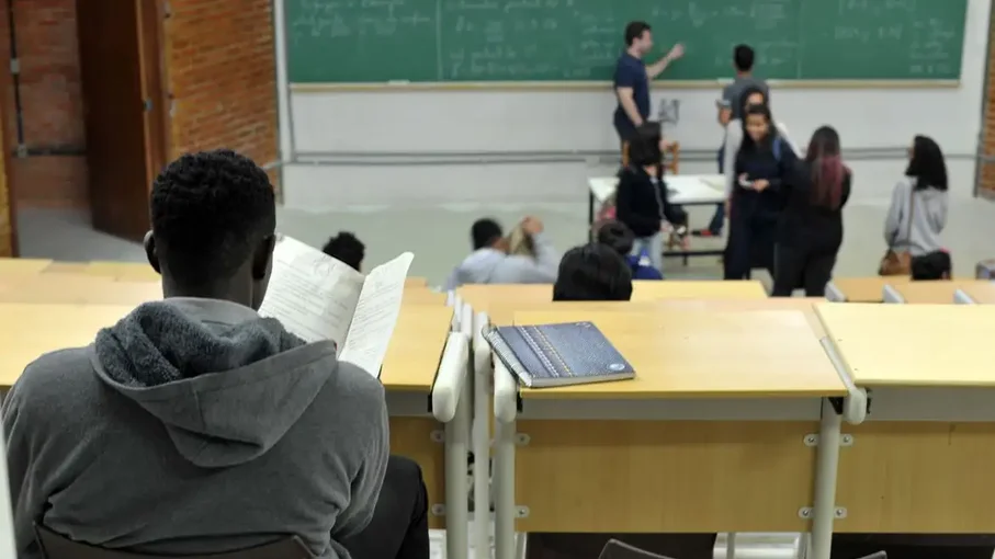 MEC oferta 7,8 mil vagas de pós-graduação gratuita para professores