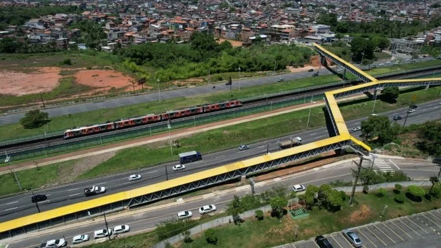 Nova passarela da Avenida Paralela melhora mobilidade de moradores de Mussurunga e do Bairro da Paz