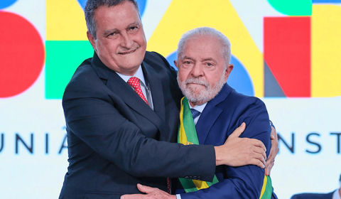 Projeto que obriga estados e municípios a fazerem concurso para professores ganha urgência na Câmara
