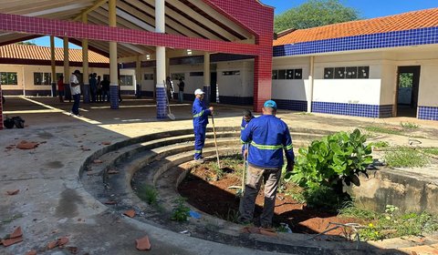 Projeto que obriga estados e municípios a fazerem concurso para professores ganha urgência na Câmara