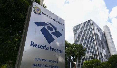 Projeto que obriga estados e municípios a fazerem concurso para professores ganha urgência na Câmara