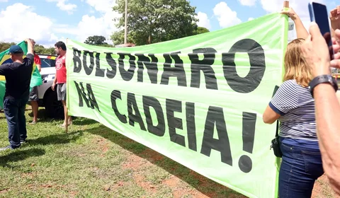 Projeto que obriga estados e municípios a fazerem concurso para professores ganha urgência na Câmara