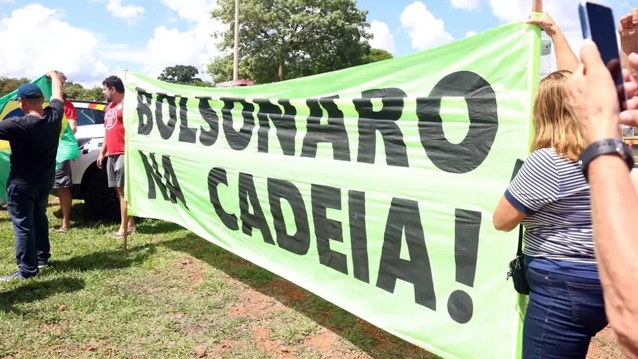 Saiba os crimes cometidos por Bolsonaro e 6 aliados na trama golpista