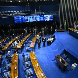 Senado aprova isenção de IR para quem ganha até dois salários-mínimos
