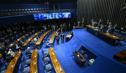 Projeto que obriga estados e municípios a fazerem concurso para professores ganha urgência na Câmara
