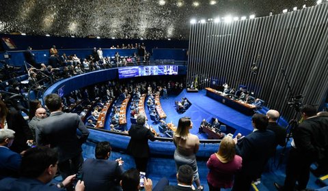 Projeto que obriga estados e municípios a fazerem concurso para professores ganha urgência na Câmara