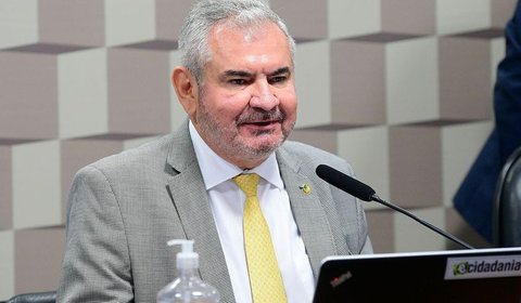 Projeto que obriga estados e municípios a fazerem concurso para professores ganha urgência na Câmara