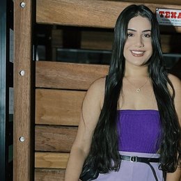 Trajetória de Edlla Figueiredo emociona e conquista apoio popular no concurso Rainha do São João de Irecê 2025